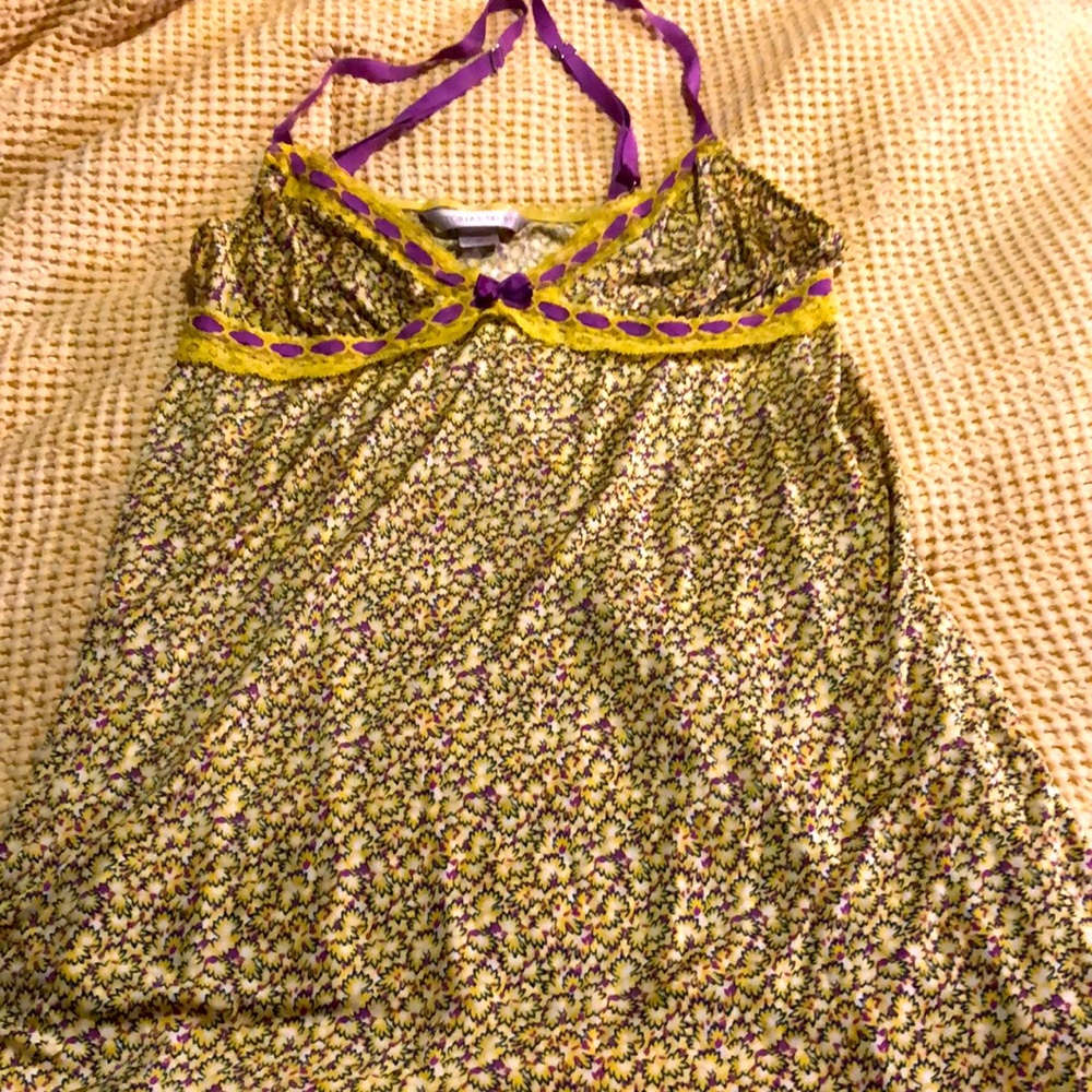 VICTORIA’S SECRET NIGHTY- Good condition - SIZE M- Really cute💕